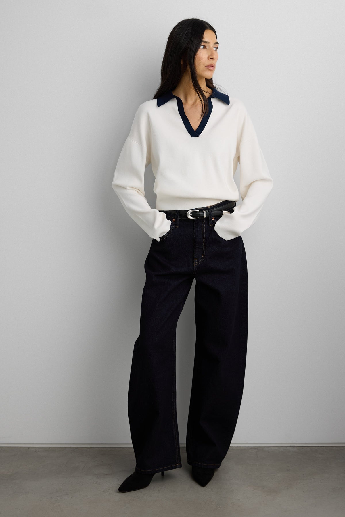 CONTRAST COLLARED SWEATER