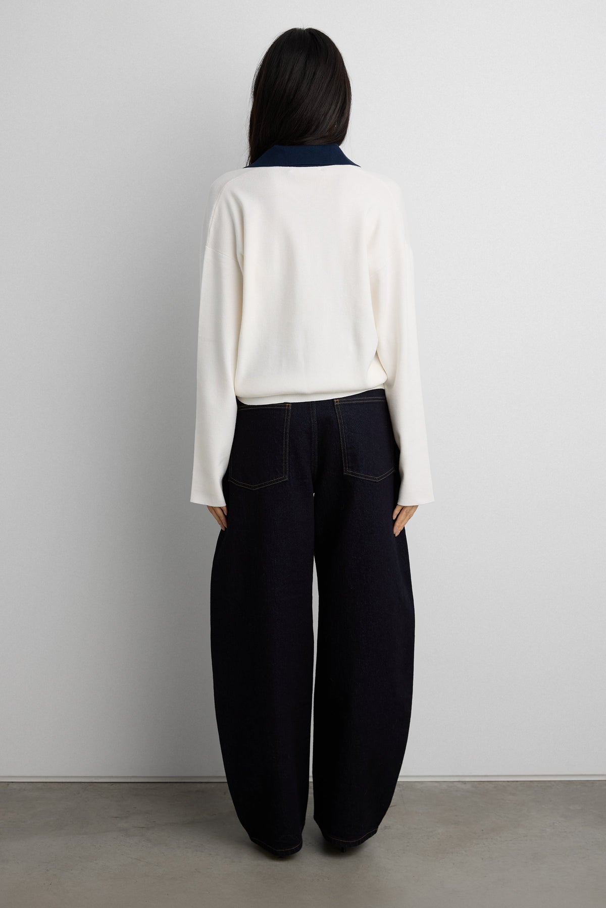 CONTRAST COLLARED SWEATER