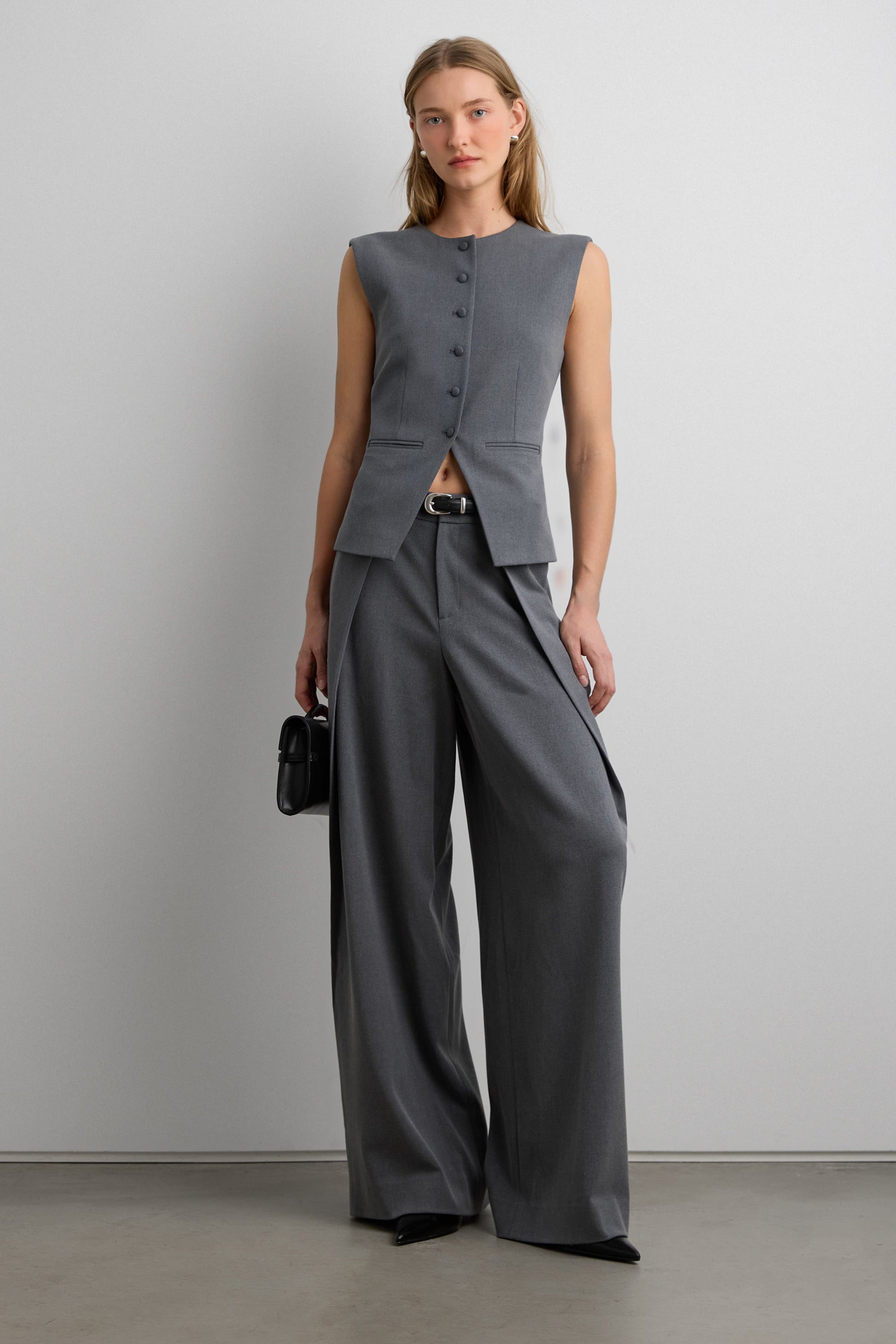 HIGH NECKLINE BUTTON UP VEST