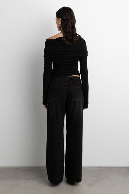 MID-RISE WIDE LEG BLACK WASH JEAN