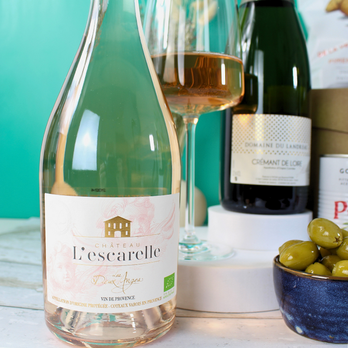 The Elegant Feast Hamper – Fine Wine, Nibbles & Chocolate