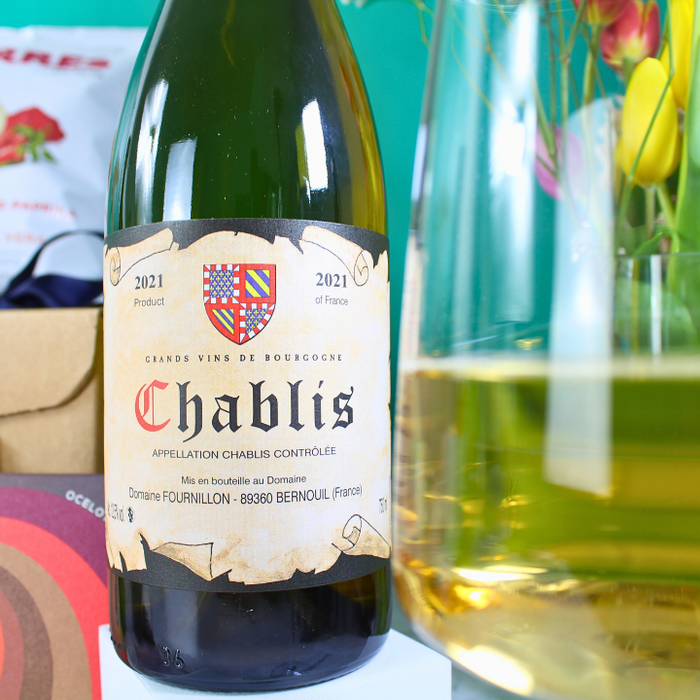 The Elegant Feast Hamper – Fine Wine, Nibbles & Chocolate