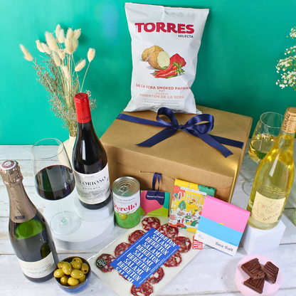 The Feast Hamper – Wine, Snacks & Artisan Chocolate
