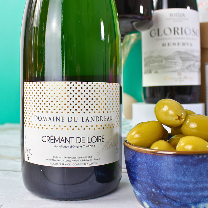 The Feast Hamper – Wine, Snacks & Artisan Chocolate